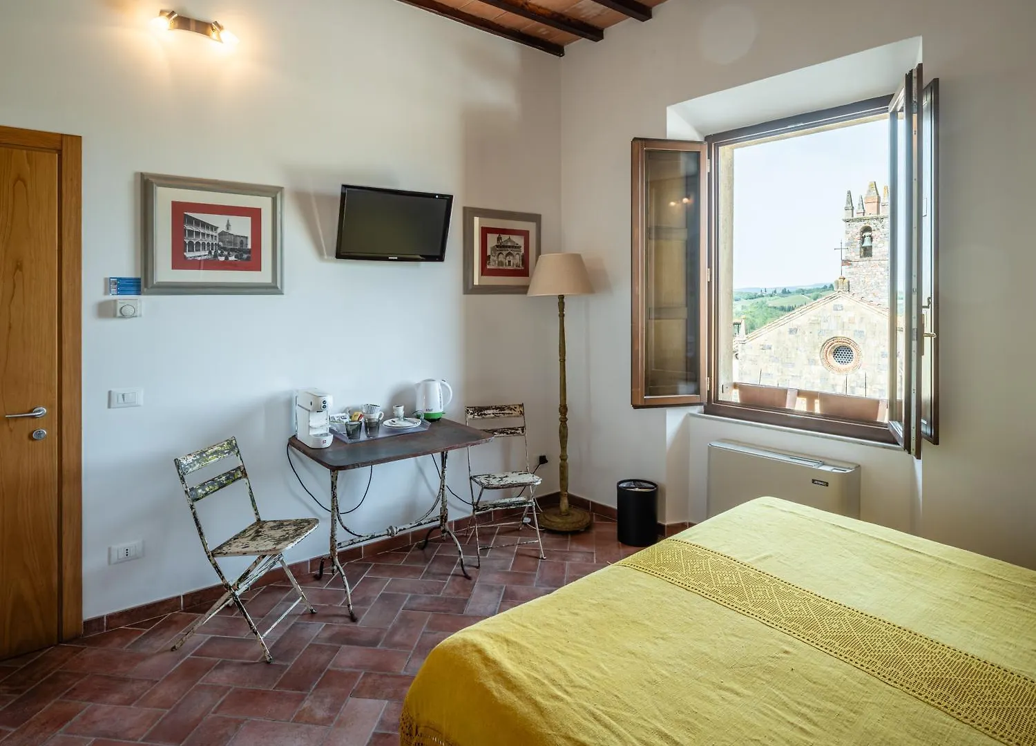 Rooms And Wine Al Castello Monteriggioni Bed and breakfast