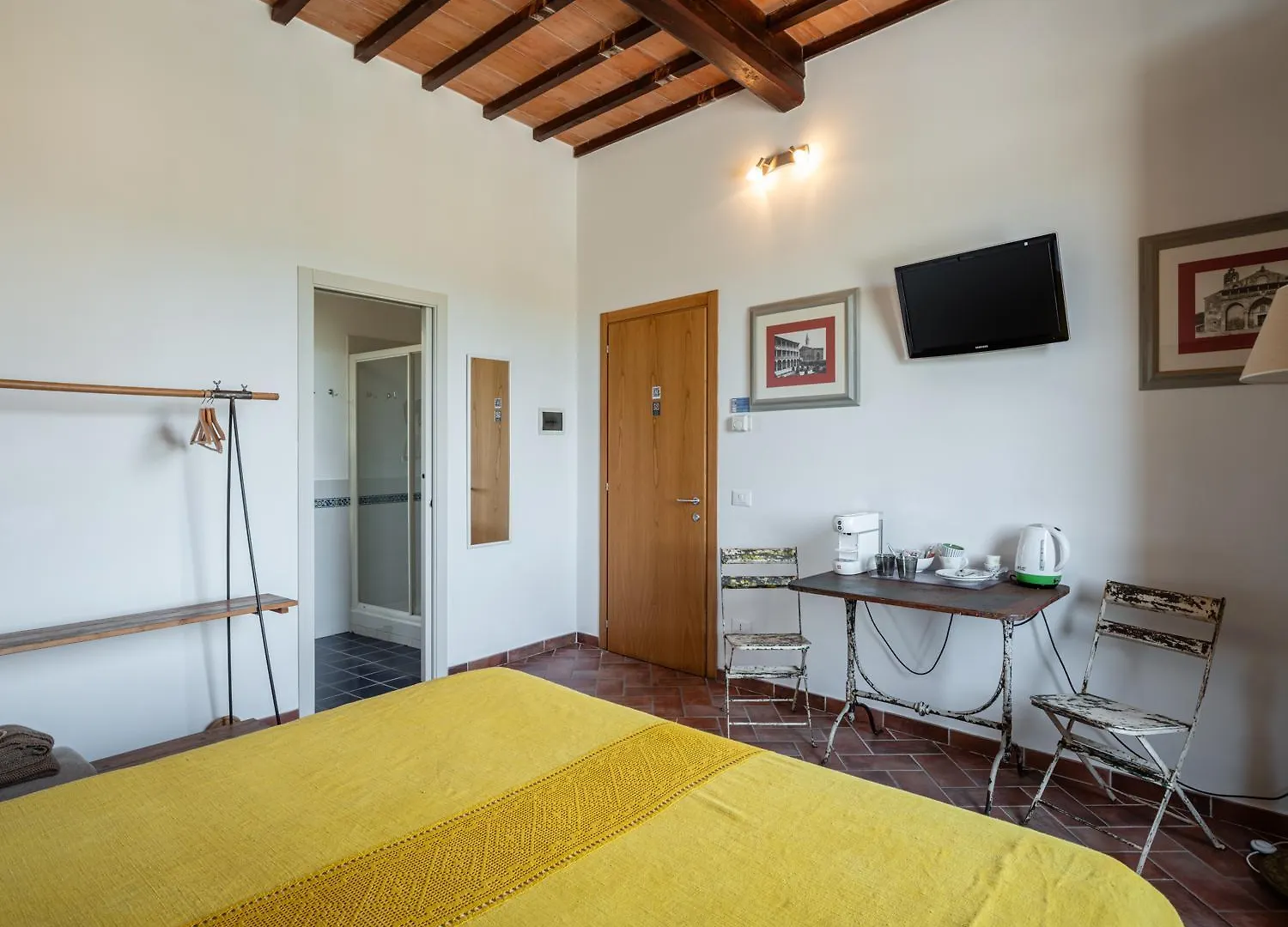 Rooms And Wine Al Castello Monteriggioni 0*,  Italia