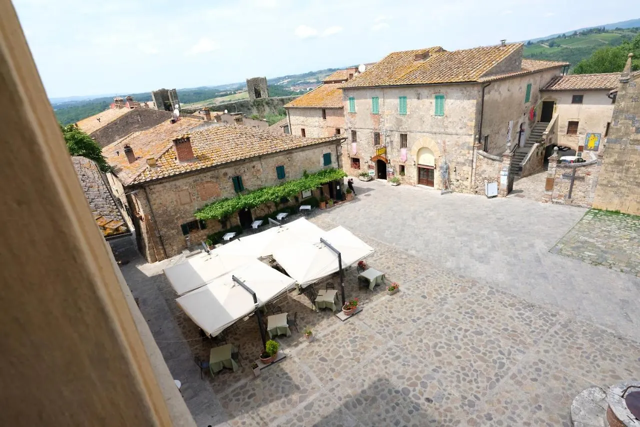 Bed & Breakfast Rooms&Wine al Castello Monteriggioni Italië