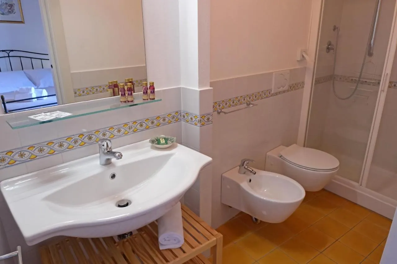 Rooms&Wine al Castello Monteriggioni Bed & Breakfast