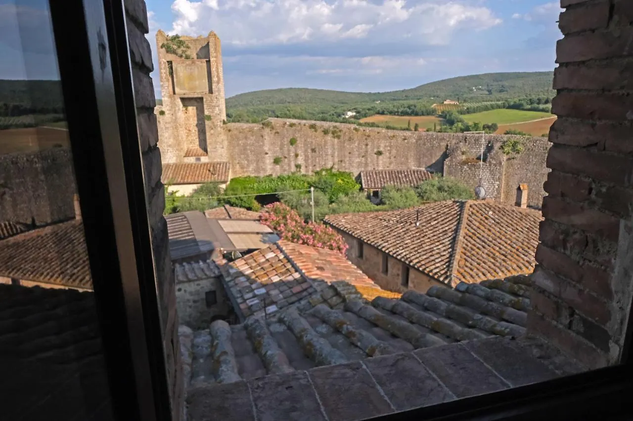 Bed & Breakfast Rooms&Wine al Castello Monteriggioni Italië