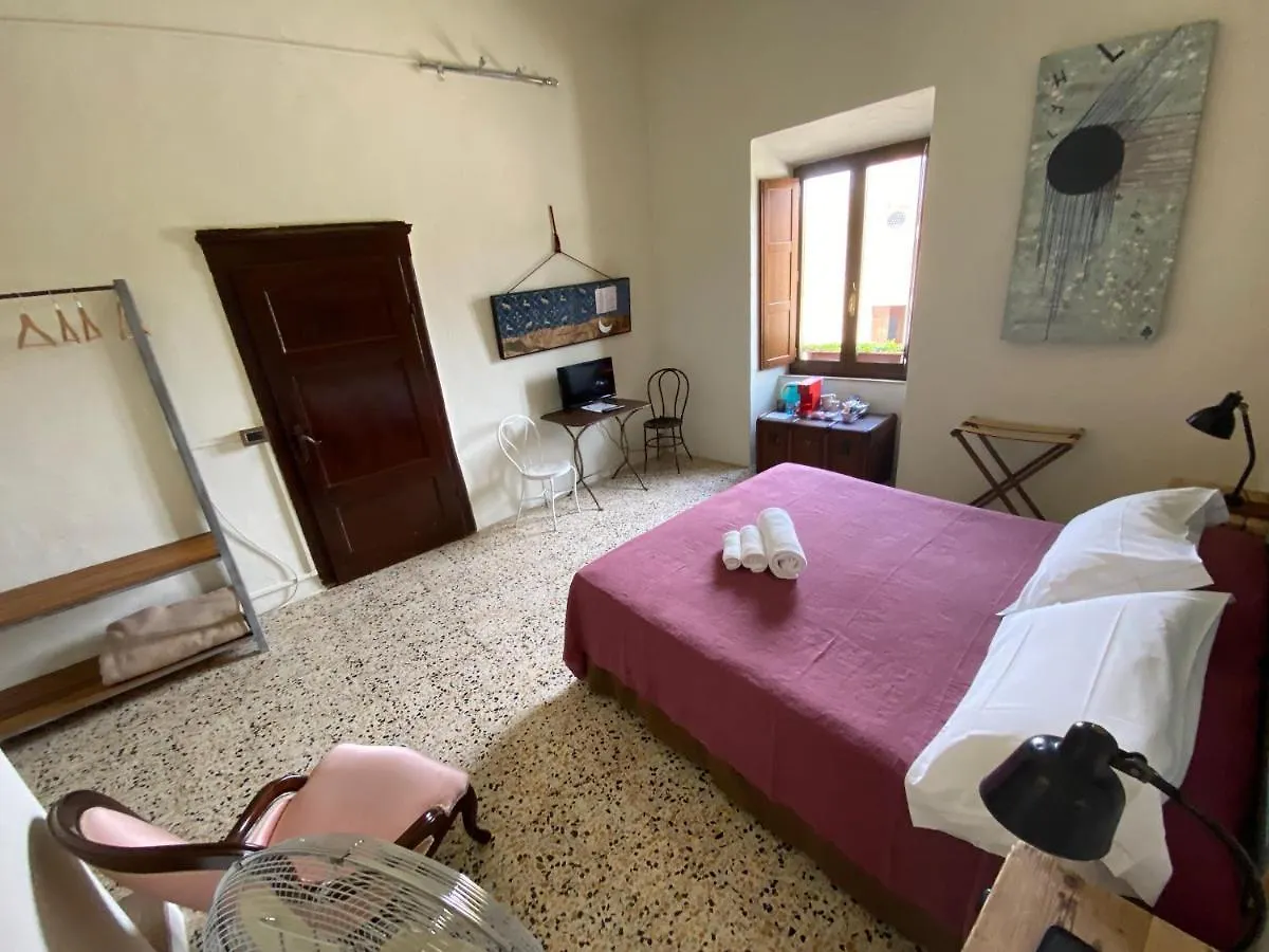 Rooms&Wine al Castello Monteriggioni Bed & Breakfast