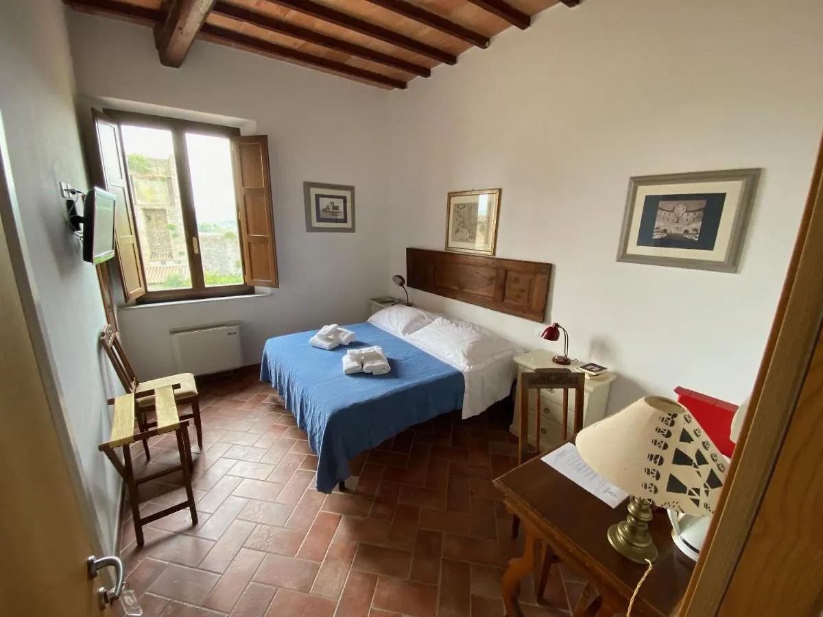 Rooms&Wine al Castello Monteriggioni 0*,