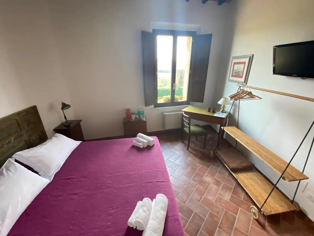 Rooms&Wine al Castello Monteriggioni 0*,  Italië