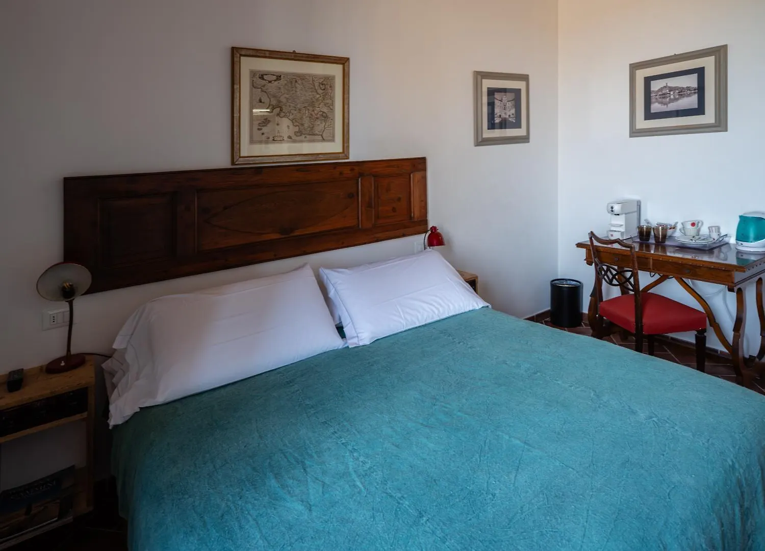 Rooms And Wine Al Castello Monteriggioni Italy