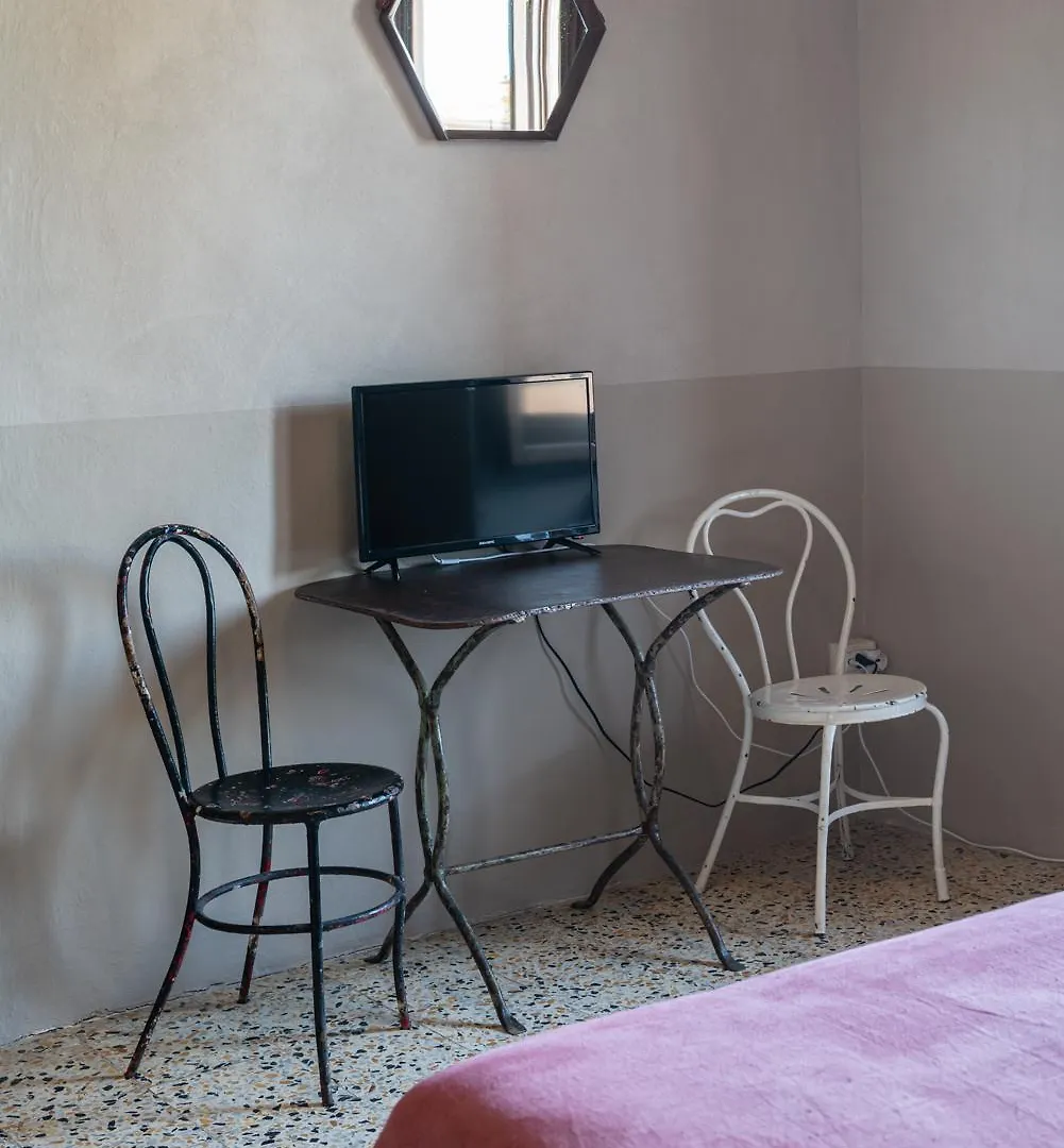 Bed & Breakfast Rooms And Wine Al Castello Monteriggioni