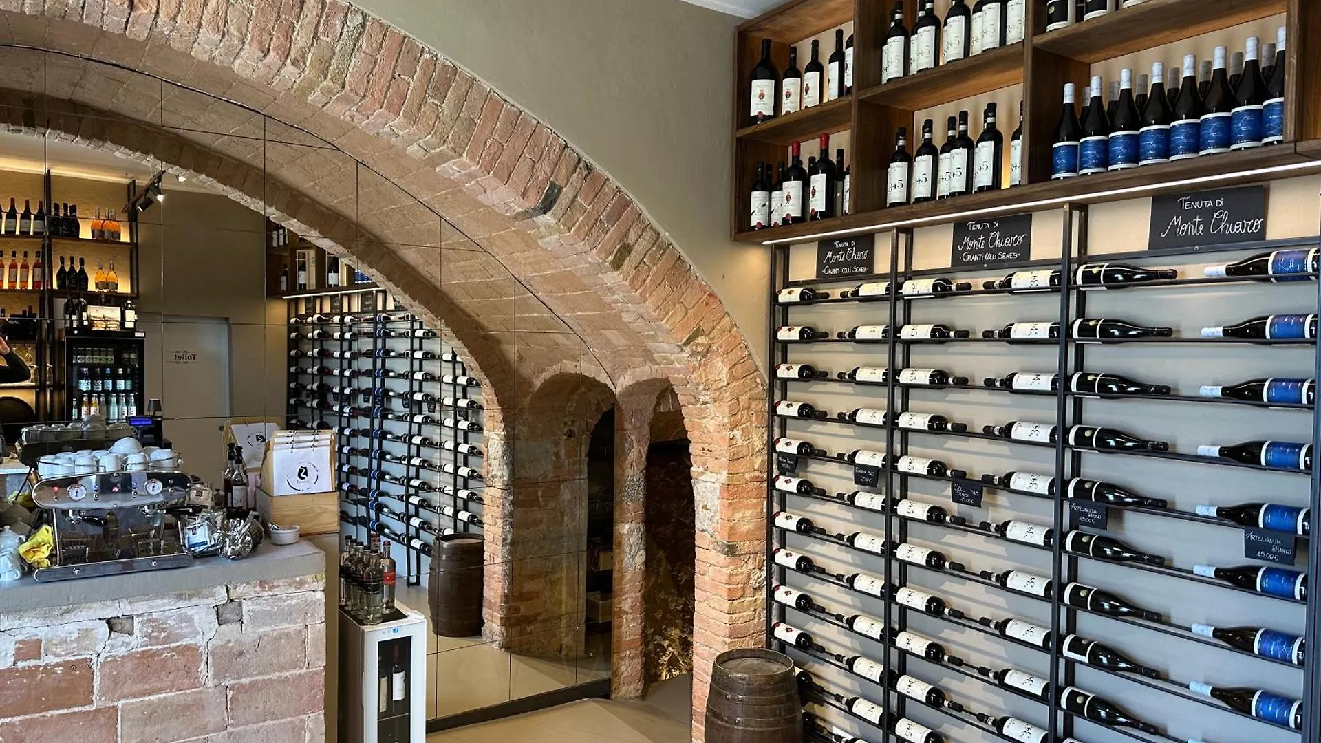 Bed & Breakfast Rooms And Wine Al Castello Monteriggioni