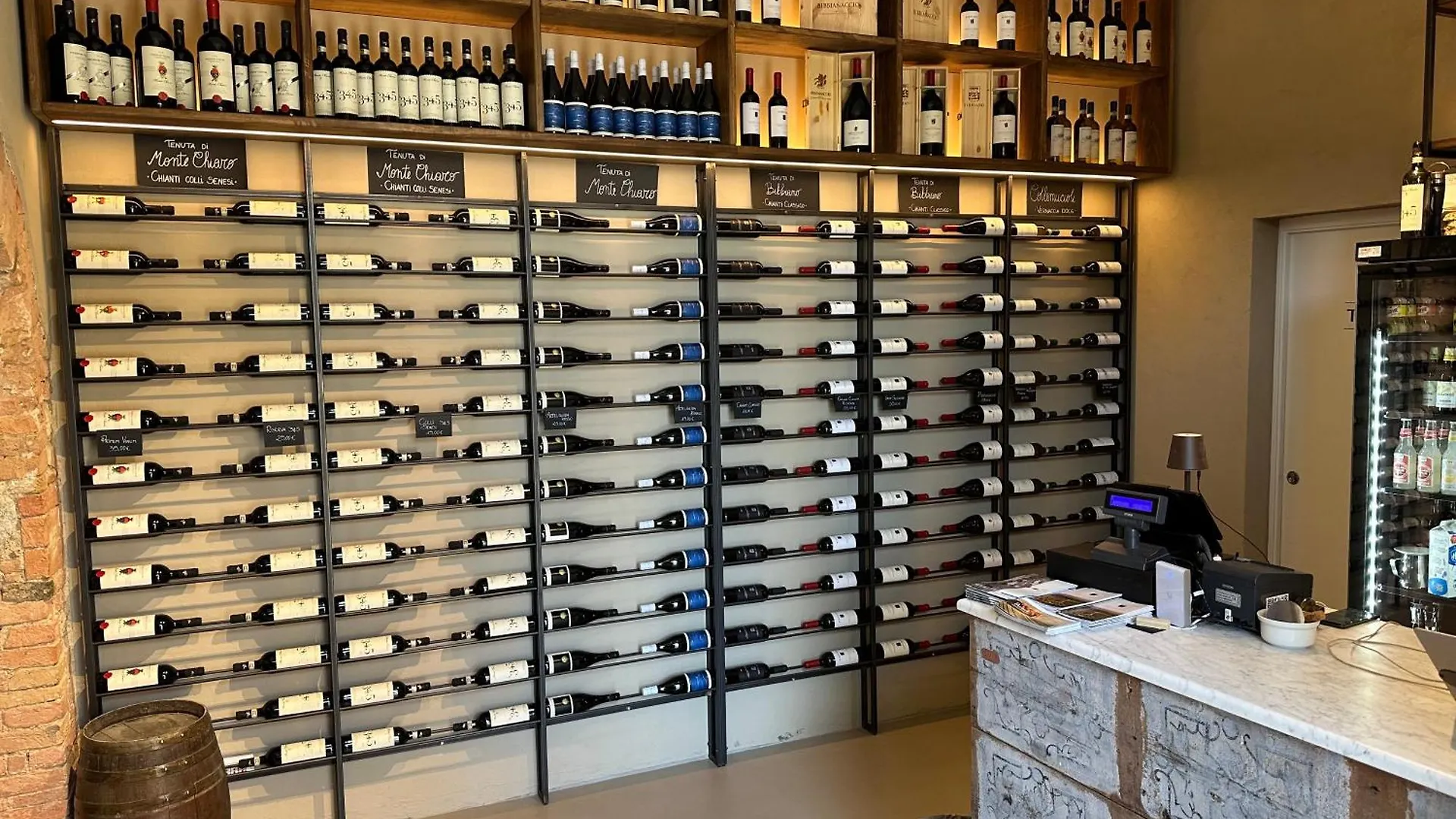 Rooms And Wine Al Castello contacts