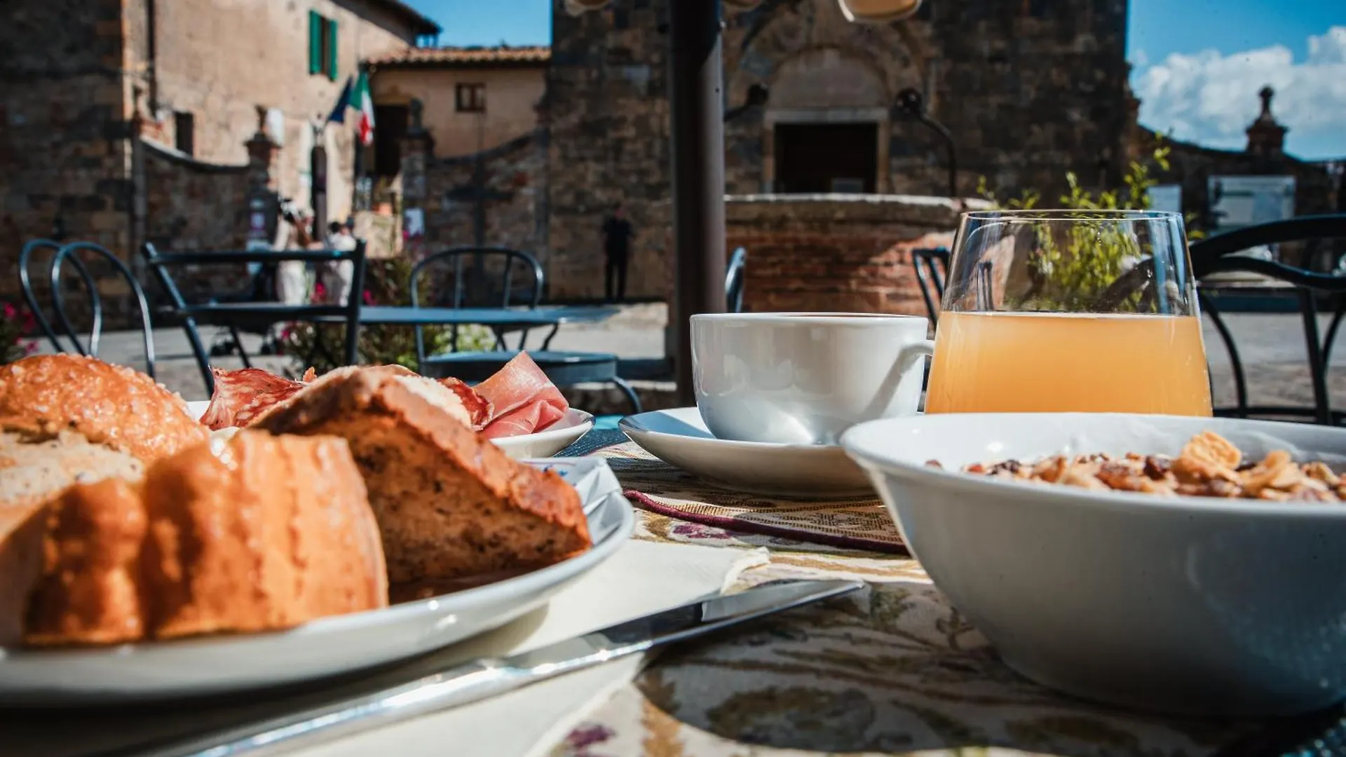 Bed & Breakfast Rooms And Wine Al Castello Monteriggioni
